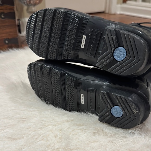 Hunter Gray/Black Rain Boots Women’s Size 6 pre-owned. - Picture 4 of 6